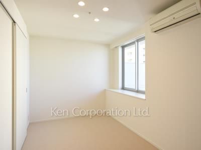 Master Bedroom ※Photo of the same layout on 37 floor. Decoration and fixture may differ.