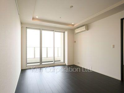 Living-Dining ※Photo of the same layout on 34 floor. Decoration and fixture may differ.