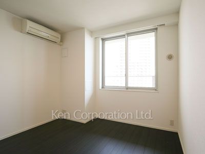 Master Bedroom ※Photo of the same layout on 34 floor. Decoration and fixture may differ.