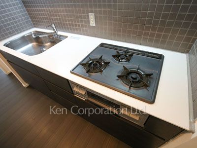Kitchen ※Photo of the same layout on 34 floor. Decoration and fixture may differ.