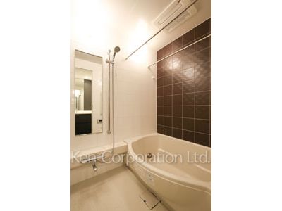 Bath ※Photo of the same layout on 34 floor. Decoration and fixture may differ.