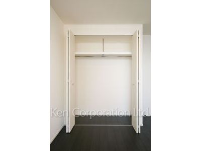 Closet ※Photo of the same layout on 34 floor. Decoration and fixture may differ.