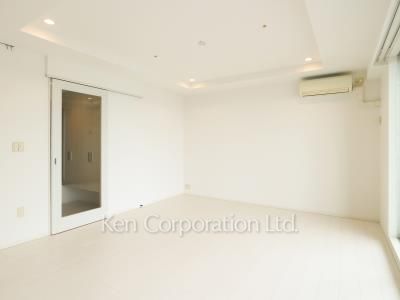 Living-Dining ※Photo of the same layout on 35 floor. Decoration and fixture may differ.