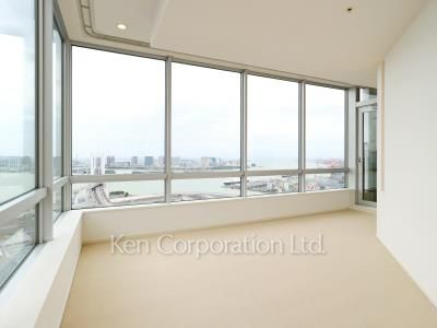 Bedroom ※Photo of the same layout on 35 floor. Decoration and fixture may differ.
