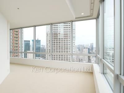 Bedroom ※Photo of the same layout on 35 floor. Decoration and fixture may differ.