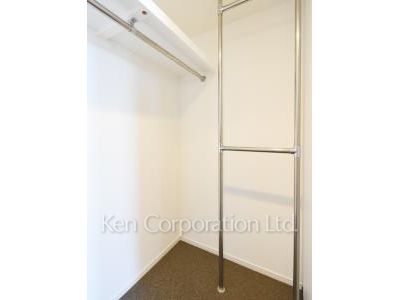 Walk-In Closet ※Photo of the same layout on 38 floor. Decoration and fixture may differ.