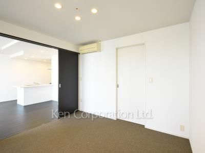 Bedroom ※Photo of the same layout on 38 floor. Decoration and fixture may differ.