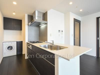 Kitchen ※Photo of the same layout on 38 floor. Decoration and fixture may differ.