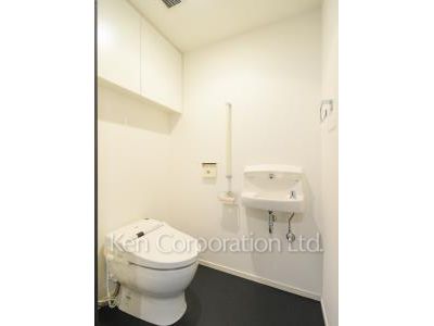 Lavatory ※Photo of the same layout on 38 floor. Decoration and fixture may differ.