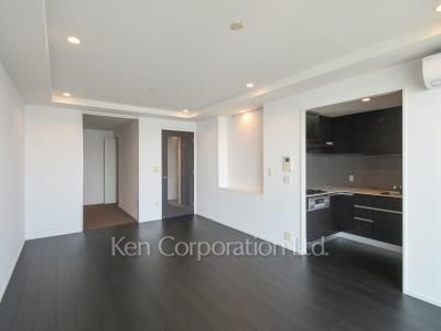 Living-Dining ※Photo of the same layout on 38 floor. Decoration and fixture may differ.