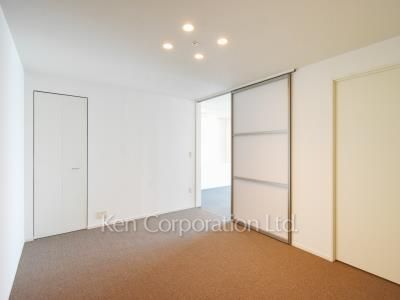 Master Bedroom ※Photo of the same layout on 38 floor. Decoration and fixture may differ.