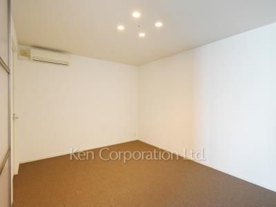 Master Bedroom ※Photo of the same layout on 38 floor. Decoration and fixture may differ.