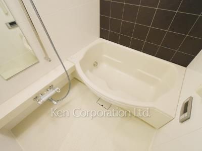 Bath ※Photo of the same layout on 38 floor. Decoration and fixture may differ.