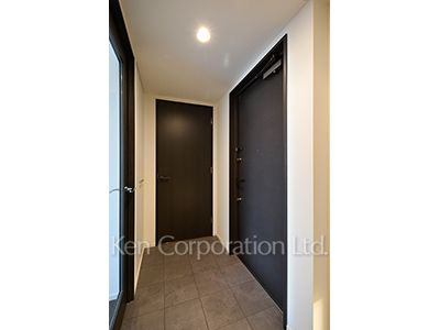 Entrance ※Photo of the same layout on 38 floor. Decoration and fixture may differ.