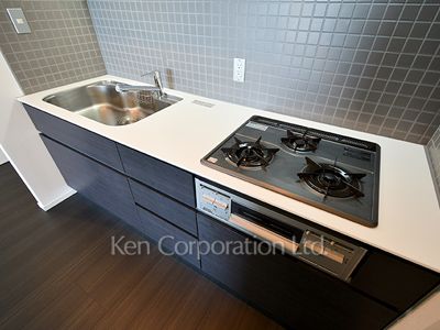 Kitchen ※Photo of the same layout on 38 floor. Decoration and fixture may differ.