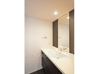 Powder Room ※Photo of the same layout on 38 floor. Decoration and fixture may differ.
