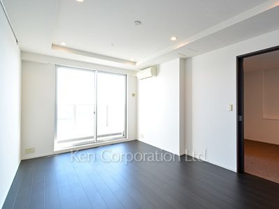 Living-Dining ※Photo of the same layout on 38 floor. Decoration and fixture may differ.