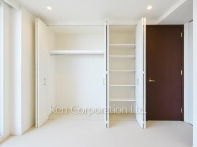 Closet ※Photo of the same layout on 46 floor. Decoration and fixture may differ.