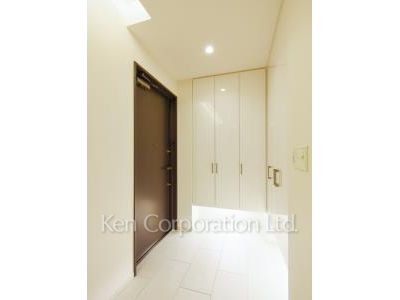 Entrance ※Photo of the same layout on 46 floor. Decoration and fixture may differ.