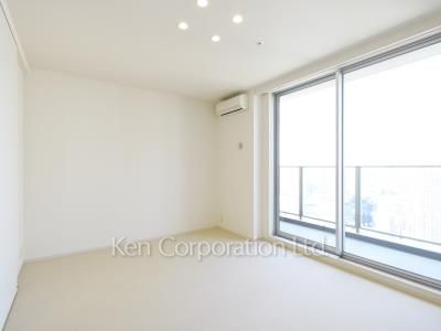 Master Bedroom ※Photo of the same layout on 46 floor. Decoration and fixture may differ.
