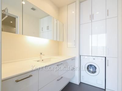 Powder Room ※Photo of the same layout on 46 floor. Decoration and fixture may differ.