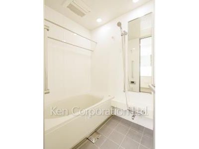 Bath ※Photo of the same layout on 46 floor. Decoration and fixture may differ.