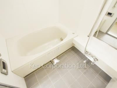 Bath ※Photo of the same layout on 46 floor. Decoration and fixture may differ.