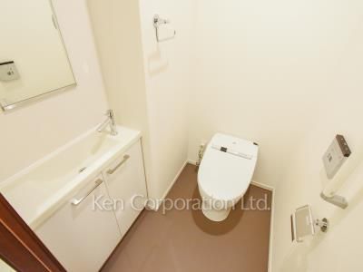 Lavatory ※Photo of the same layout on 46 floor. Decoration and fixture may differ.