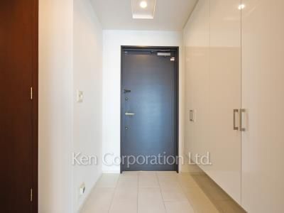 Entrance ※Photo of the same layout on 42 floor. Decoration and fixture may differ.