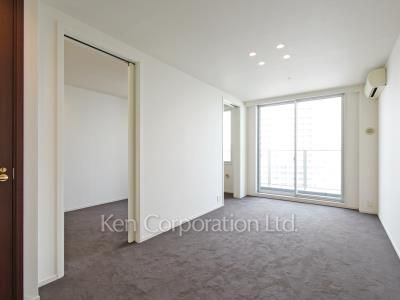 Bedroom ※Photo of the same layout on 42 floor. Decoration and fixture may differ.