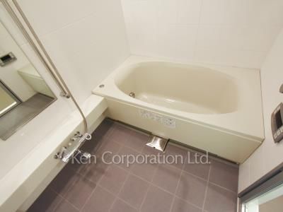Bath ※Photo of the same layout on 42 floor. Decoration and fixture may differ.