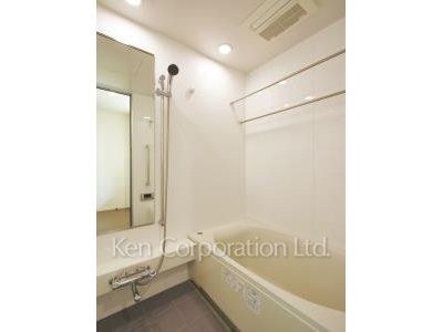 Bath ※Photo of the same layout on 42 floor. Decoration and fixture may differ.