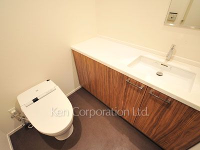Lavatory ※Photo of the same layout on 41 floor. Decoration and fixture may differ.