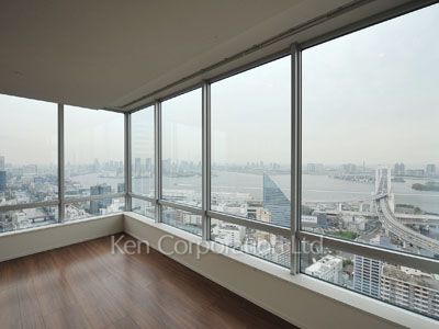Living-Dining ※Photo of the same layout on 41 floor. Decoration and fixture may differ.