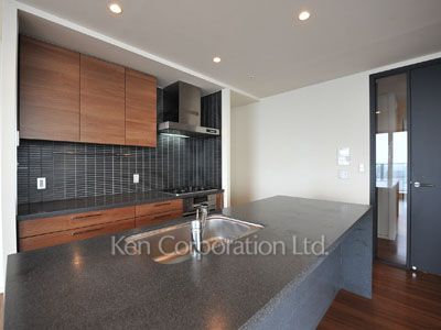 Kitchen ※Photo of the same layout on 41 floor. Decoration and fixture may differ.