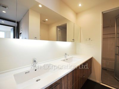 Powder Room ※Photo of the same layout on 41 floor. Decoration and fixture may differ.