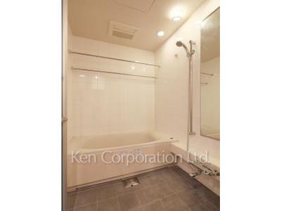 Bath ※Photo of the same layout on 40 floor. Decoration and fixture may differ.