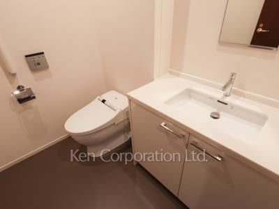 Lavatory ※Photo of the same layout on 40 floor. Decoration and fixture may differ.