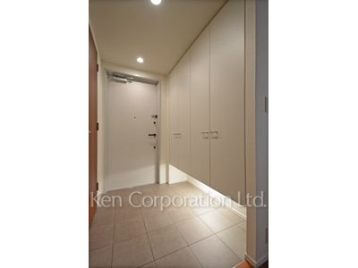 Entrance ※Photo of the same layout on 4 floor. Decoration and fixture may differ.