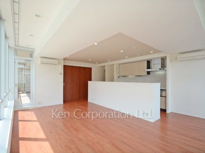 Living-Dining ※Photo of the same layout on 4 floor. Decoration and fixture may differ.