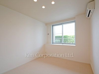Bedroom ※Photo of the same layout on 4 floor. Decoration and fixture may differ.