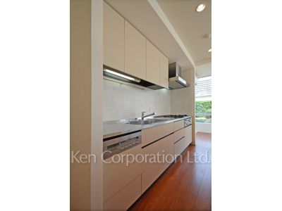 Kitchen ※Photo of the same layout on 4 floor. Decoration and fixture may differ.