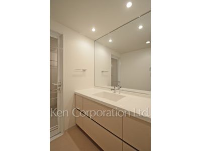 Powder Room ※Photo of the same layout on 4 floor. Decoration and fixture may differ.