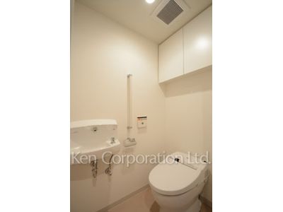 Lavatory ※Photo of the same layout on 4 floor. Decoration and fixture may differ.