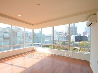 Living-Dining ※Photo of the same layout on 4 floor. Decoration and fixture may differ.