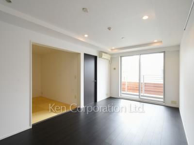 Living-Dining ※Photo of the same layout on 5 floor. Decoration and fixture may differ.