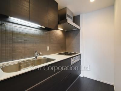 Kitchen ※Photo of the same layout on 5 floor. Decoration and fixture may differ.