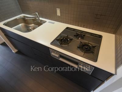 Kitchen ※Photo of the same layout on 5 floor. Decoration and fixture may differ.