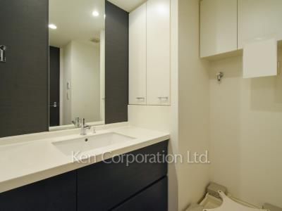 Powder Room ※Photo of the same layout on 5 floor. Decoration and fixture may differ.