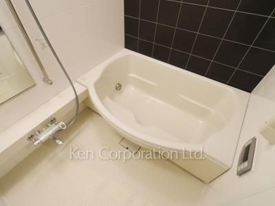 Bath ※Photo of the same layout on 5 floor. Decoration and fixture may differ.